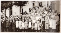 празднование дня матери в школе хартонен 1922.jpg